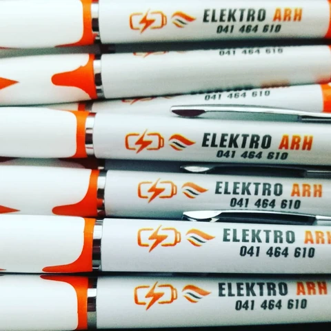 Belo-oranžna pisala z napisom Elektro Arh