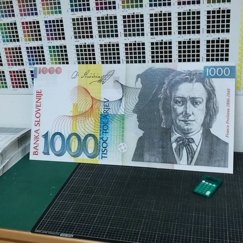 Velika reprodukcija bankovca za tisoč tolarjev