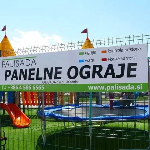 Zunanja reklamna tabla Palisada ob igralih